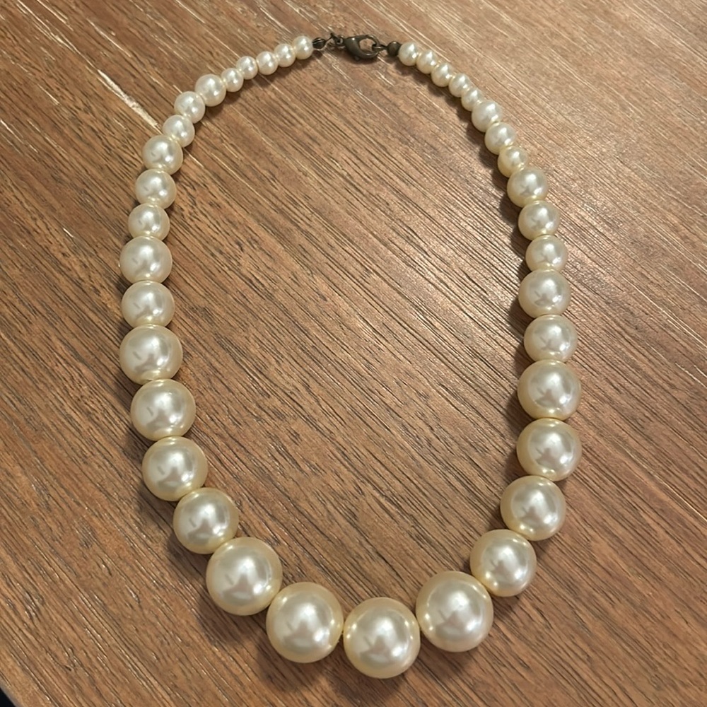 Graduated pearl necklace vintage look